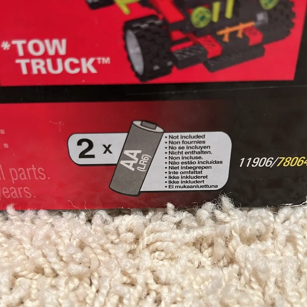NIB - K’Nex collect & Build 226 piece Semi Truck series 1